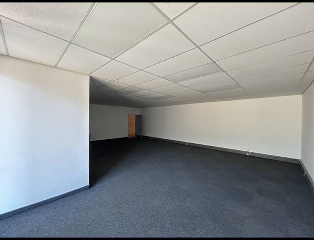573M² WAREHOUSE TO LET IN CLAYVILLE